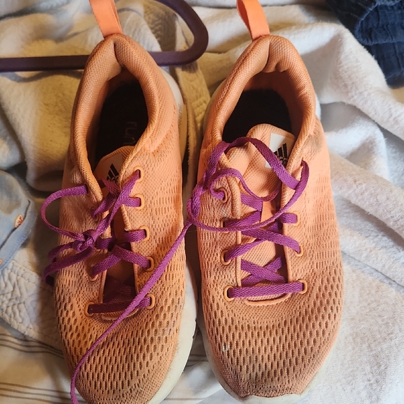 Adidas‎ Peach Sneakers with Violet Laces - Picture 1 of 6